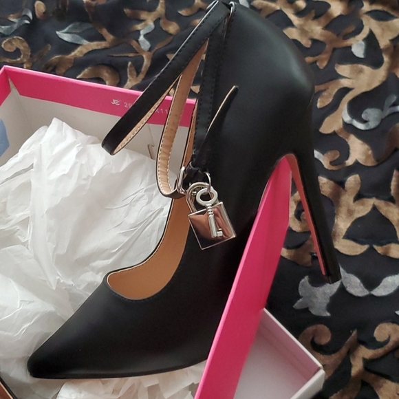 Heals - Picture 3 of 3